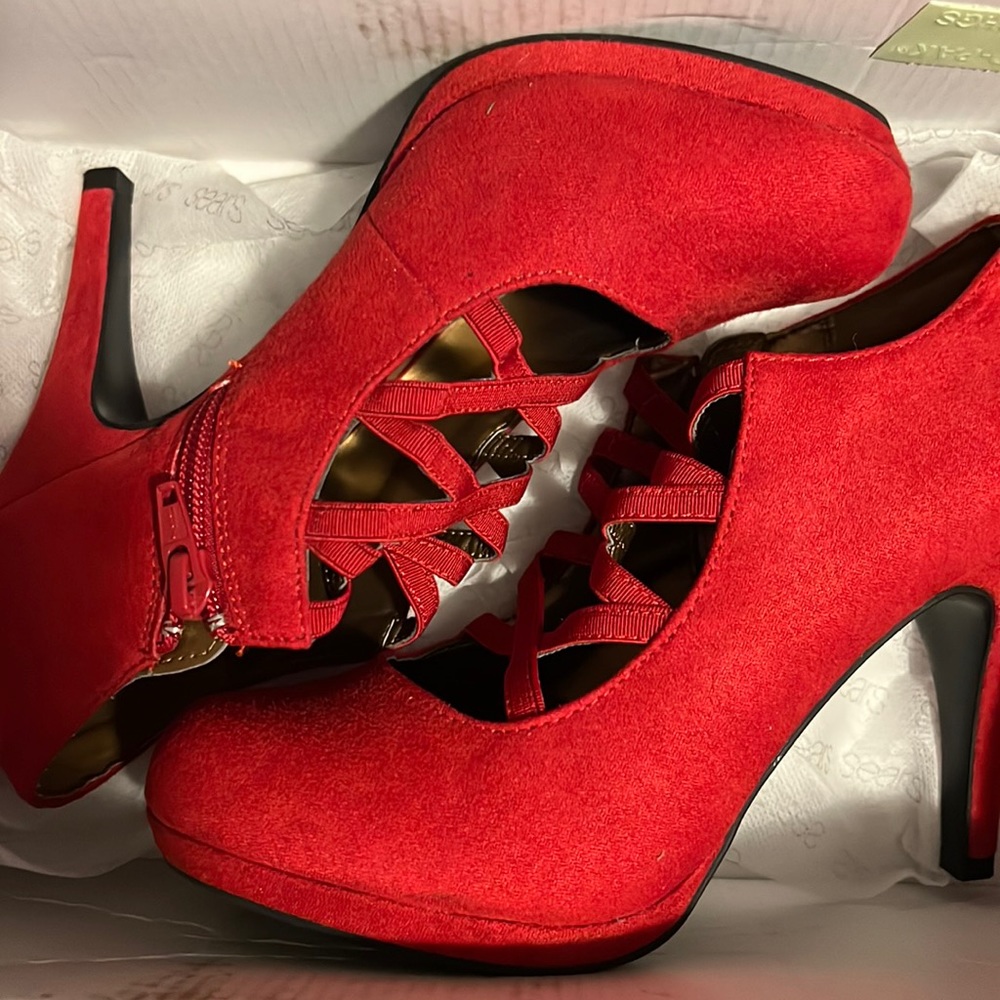 Red BONGO high heels size 7 super comfortable only worn once to a wedding.
